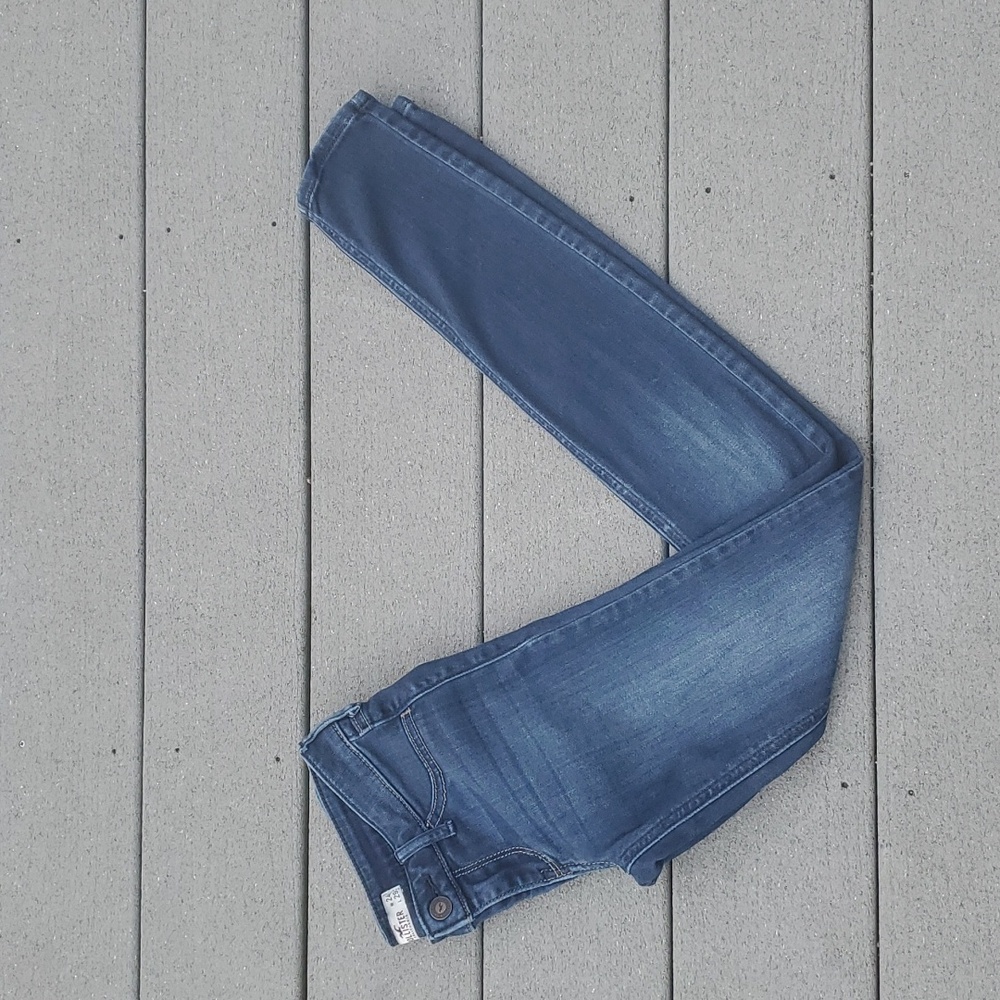 Hollister 24x29 Darkwash Skinny Jeans